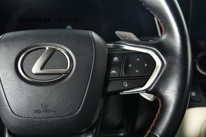 Lexus NX bild 15