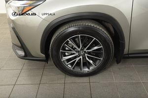 Lexus NX bild 17