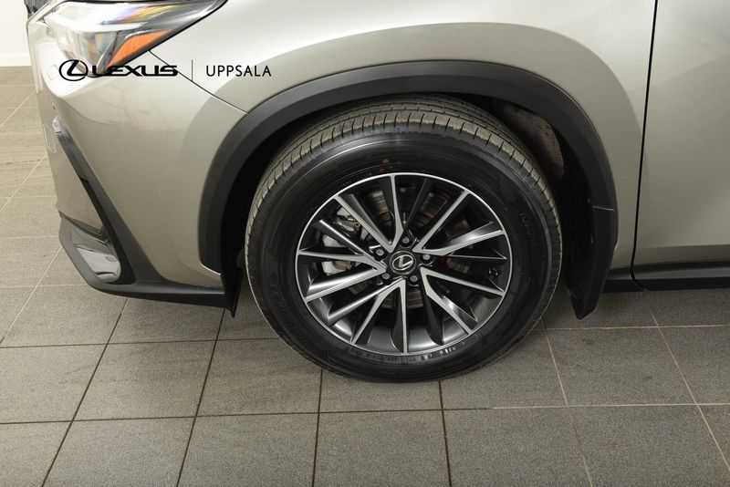 Lexus NX bild 17