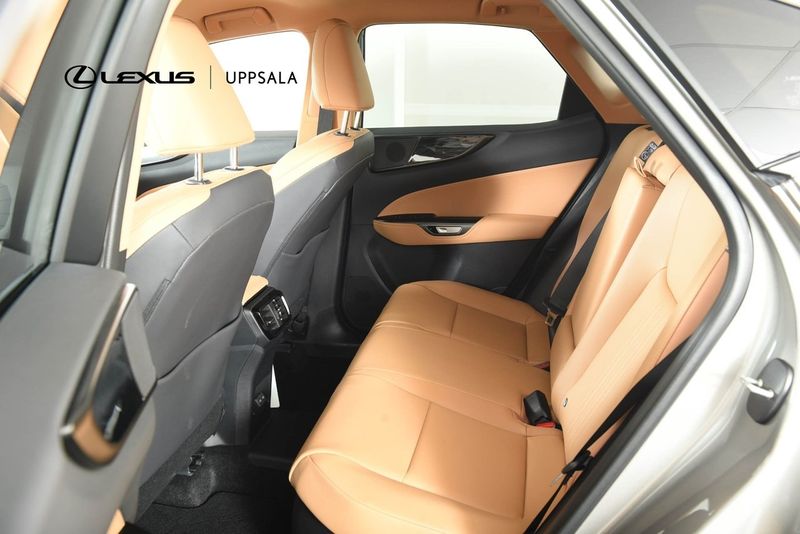 Lexus NX bild 7