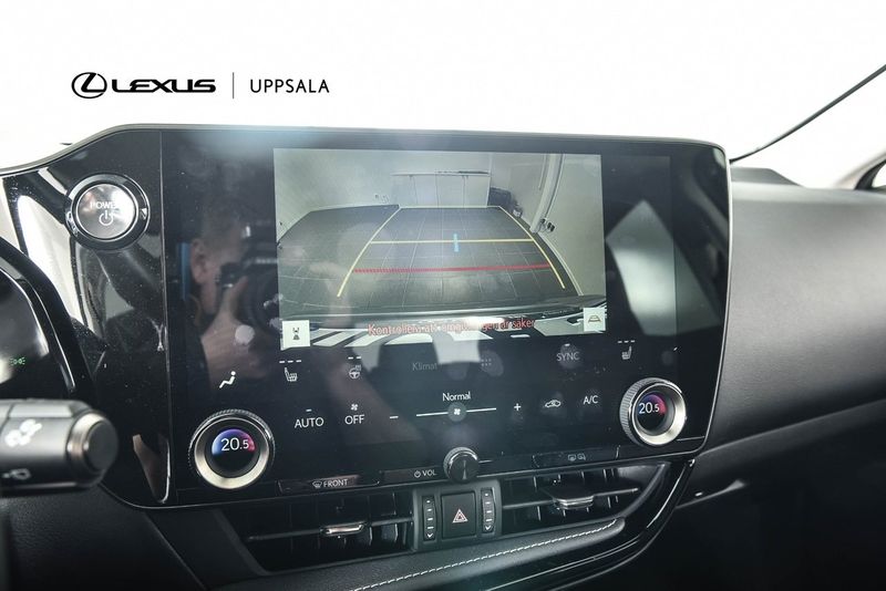 Lexus NX bild 12