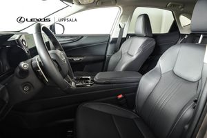 Lexus NX bild 16