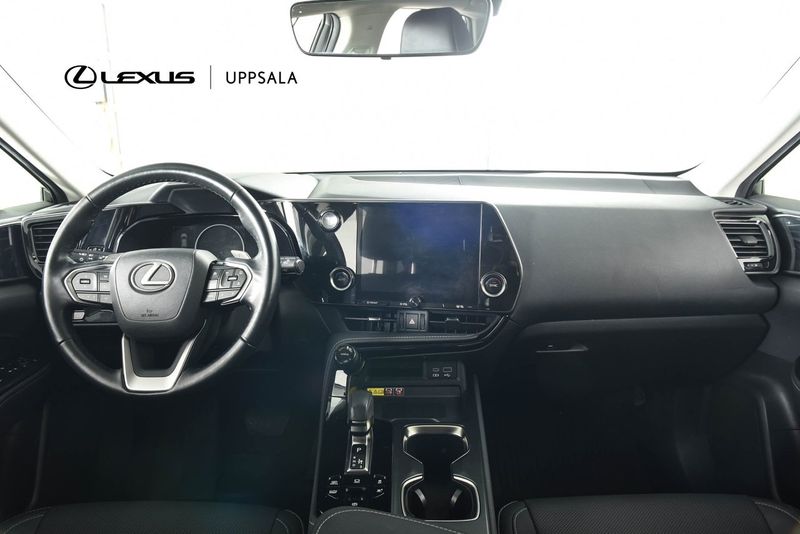 Lexus NX bild 8