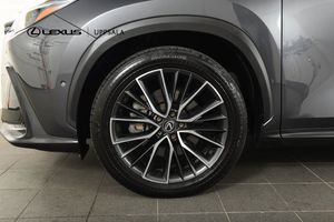 Lexus NX bild 18