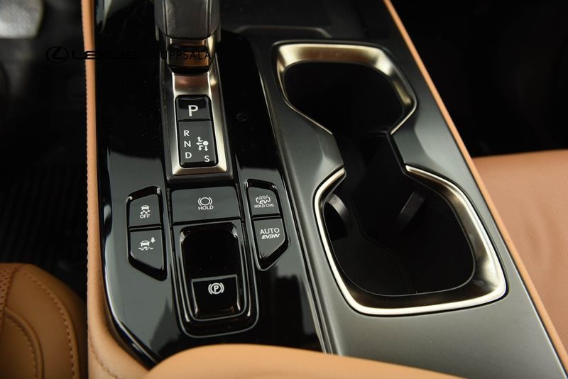 Lexus NX bild 17