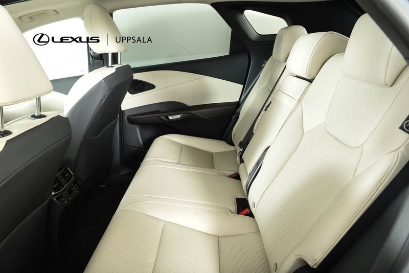 Lexus RX bild 8