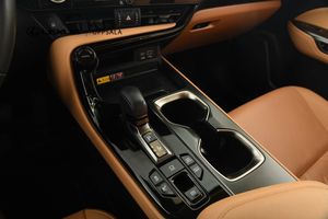 Lexus NX bild 17