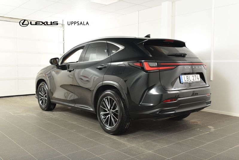 Lexus NX bild 2