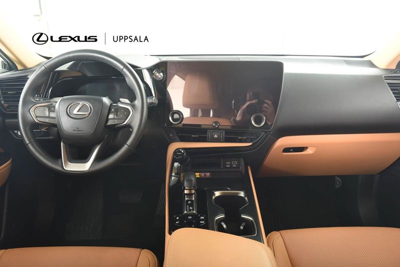 Lexus NX bild 8