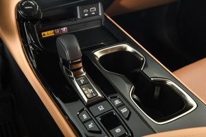 Lexus NX bild 17