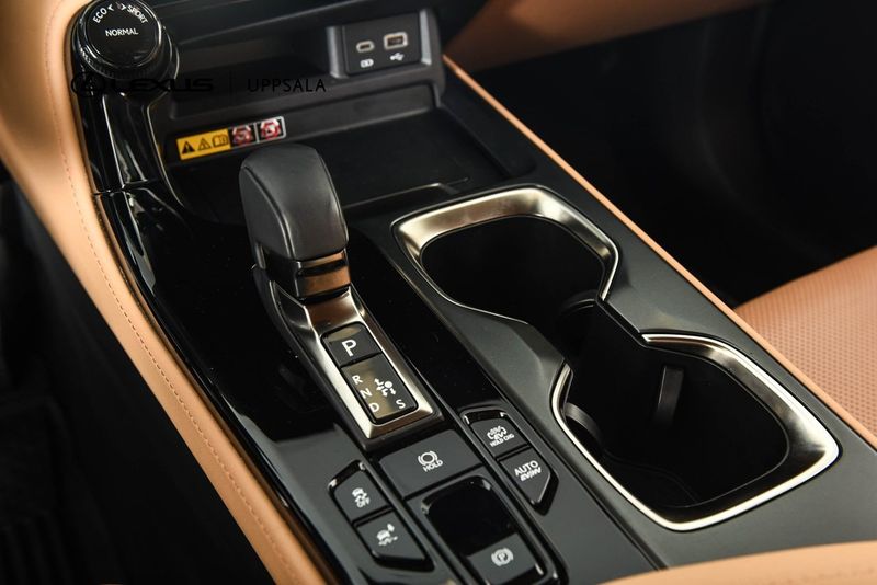 Lexus NX bild 17