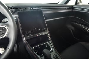 Lexus LBX bild 16