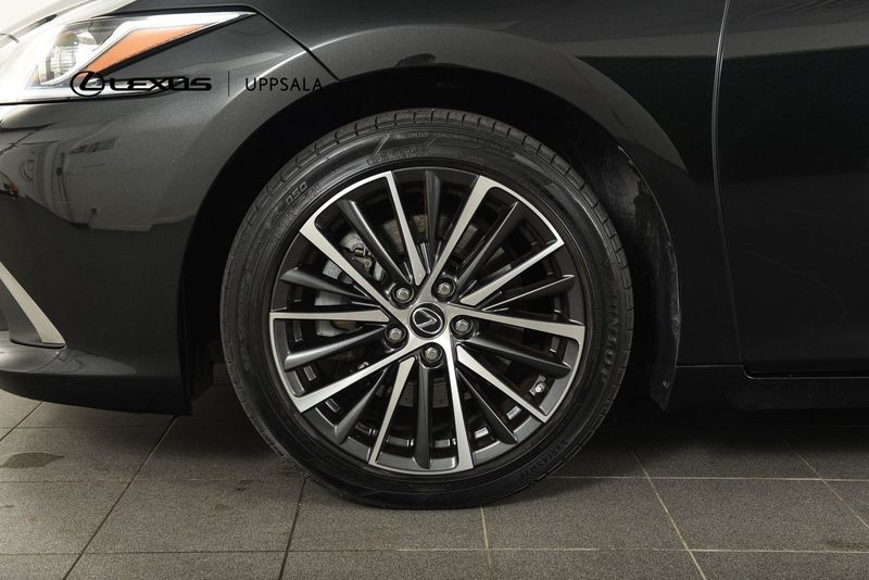 Lexus ES bild 17