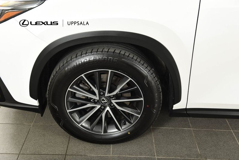 Lexus NX bild 21