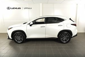 Lexus NX bild 2