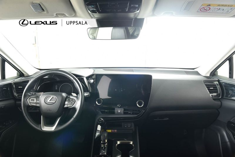 Lexus NX bild 8