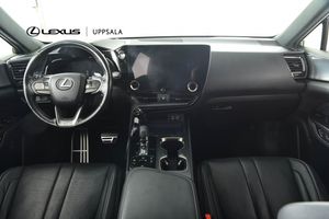 Lexus NX bild 8