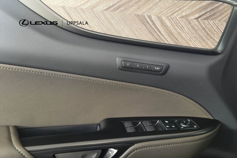 Lexus NX bild 12