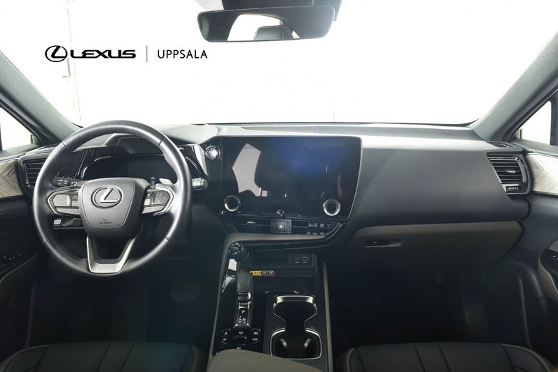 Lexus NX bild 8