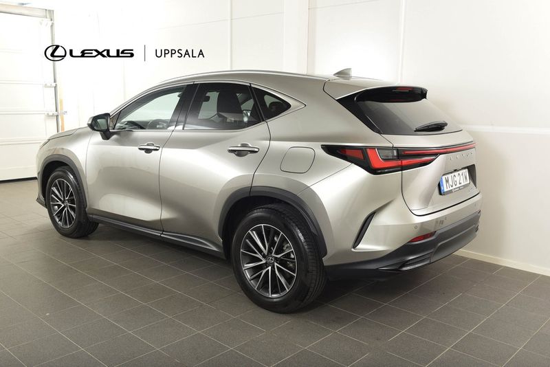Lexus NX bild 2
