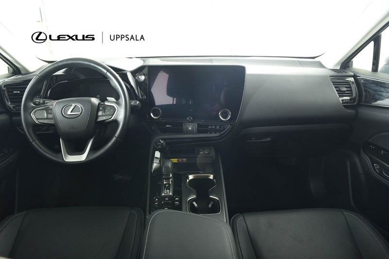 Lexus NX bild 8