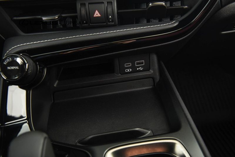 Lexus NX bild 17