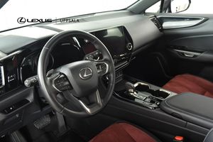 Lexus NX bild 6