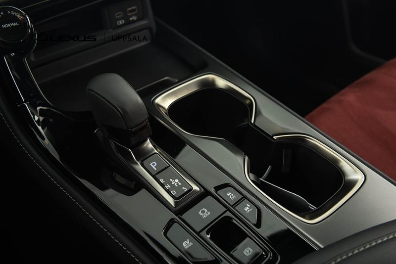 Lexus NX bild 13