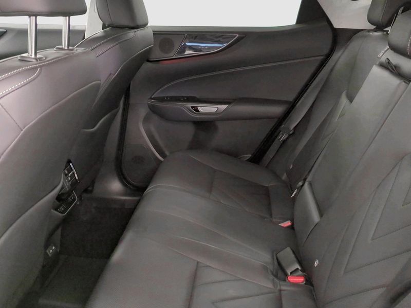 Lexus NX bild 14