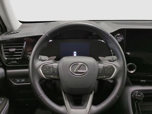Lexus NX bild 8