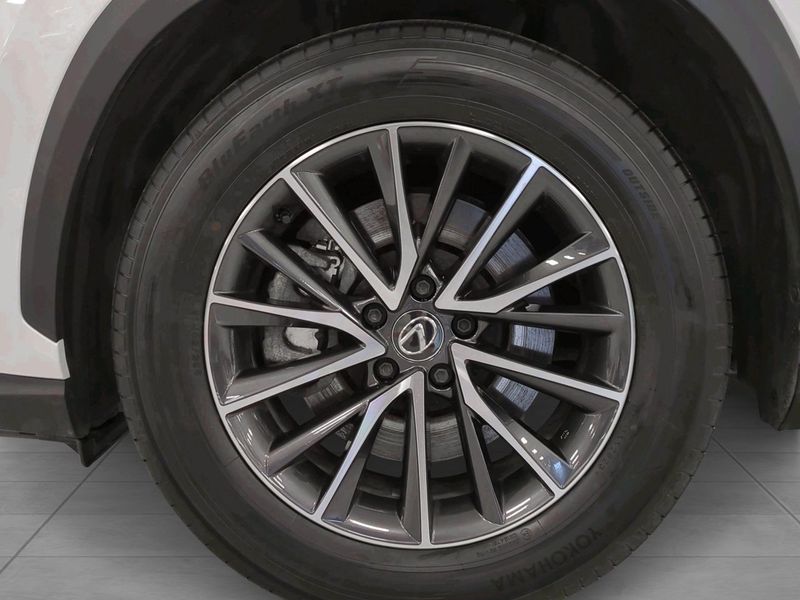 Lexus NX bild 16