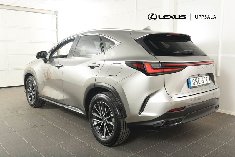 Lexus NX bild 2