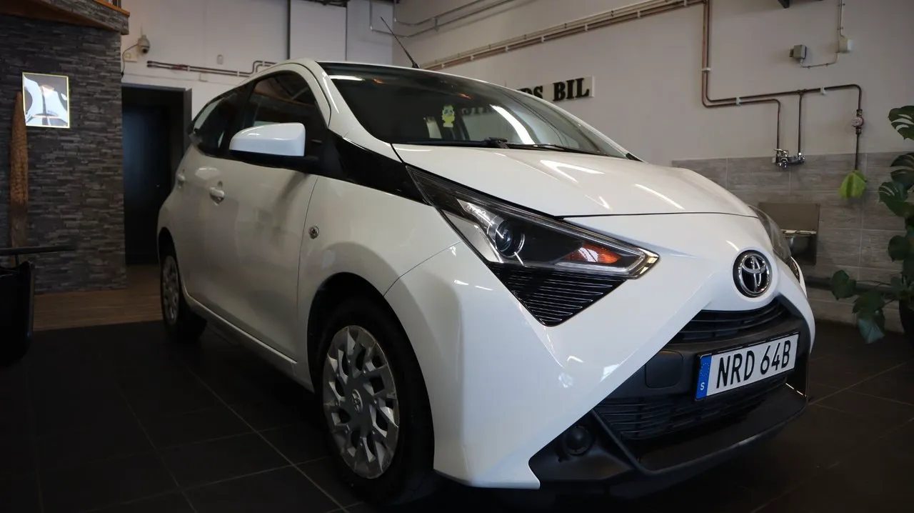 Vehicle image 5