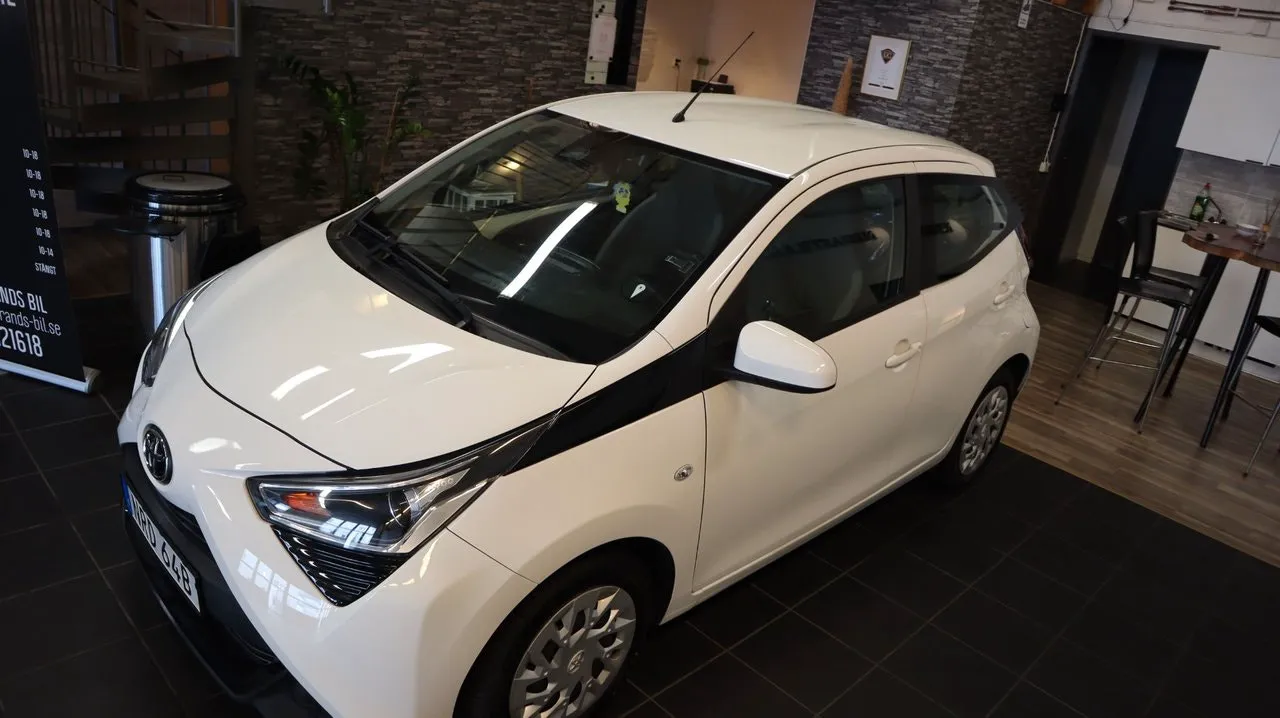 Vehicle image 2