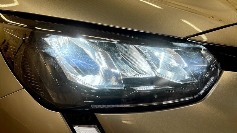 Peugeot e-208 bild 13