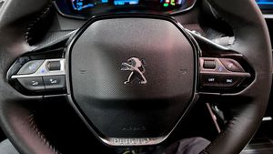 Peugeot e-208 bild 18