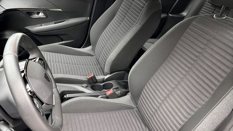 Peugeot 208 bild 8