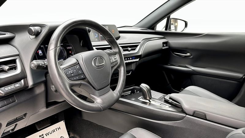 Lexus UX bild 7