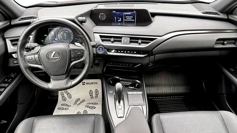Lexus UX bild 10