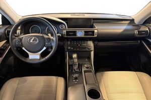 Lexus IS bild 11