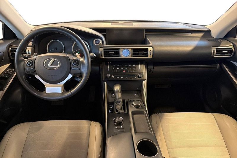 Lexus IS bild 11