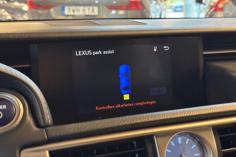 Lexus IS bild 15