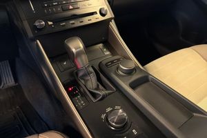 Lexus IS bild 17