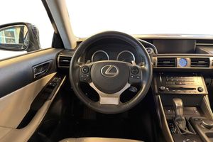 Lexus IS bild 12