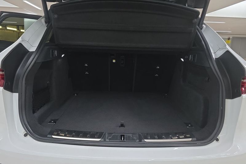 Jaguar F-Pace bild 18