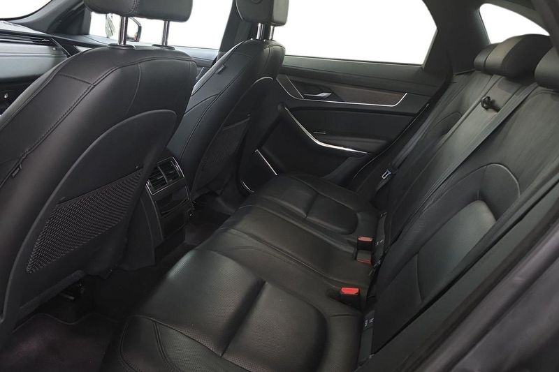 Jaguar F-Pace bild 17