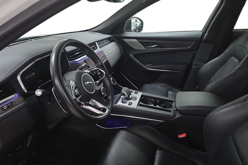 Jaguar F-Pace bild 9