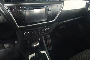 Toyota Auris bild 13