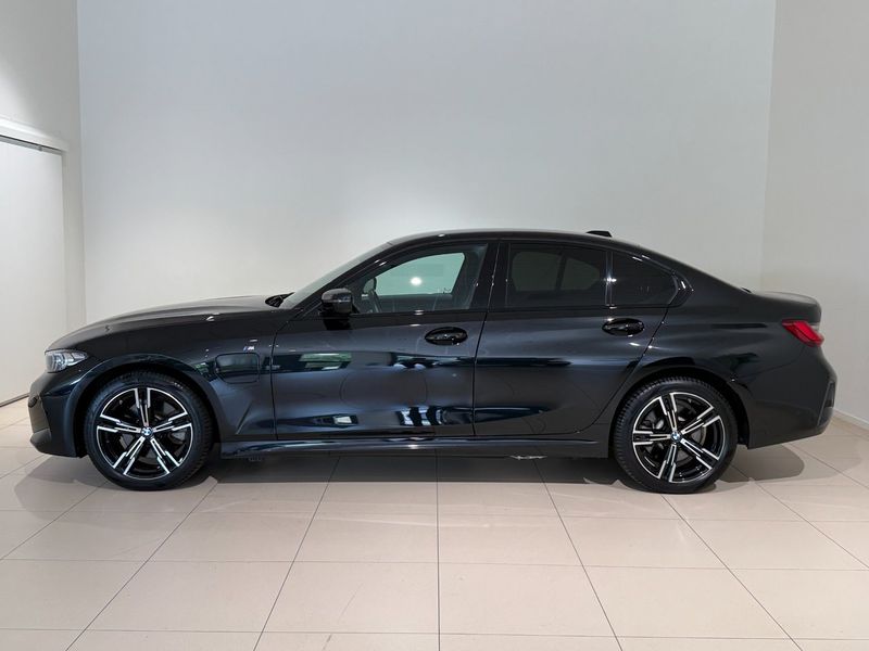 BMW 330 bild 2