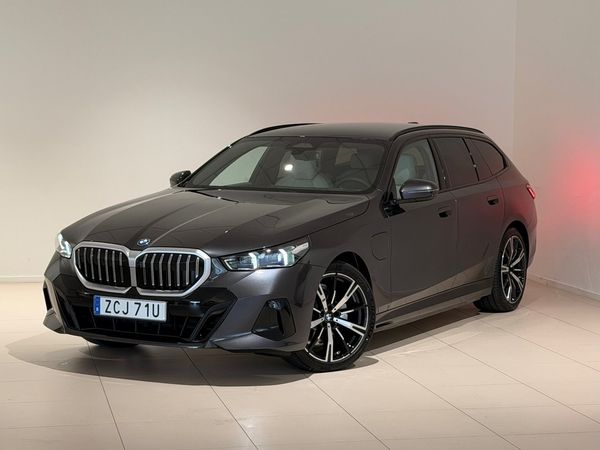 BMW 530 e xDrive, Driving Plus, Parking Plus, Harman Kardon, 20" - 2026